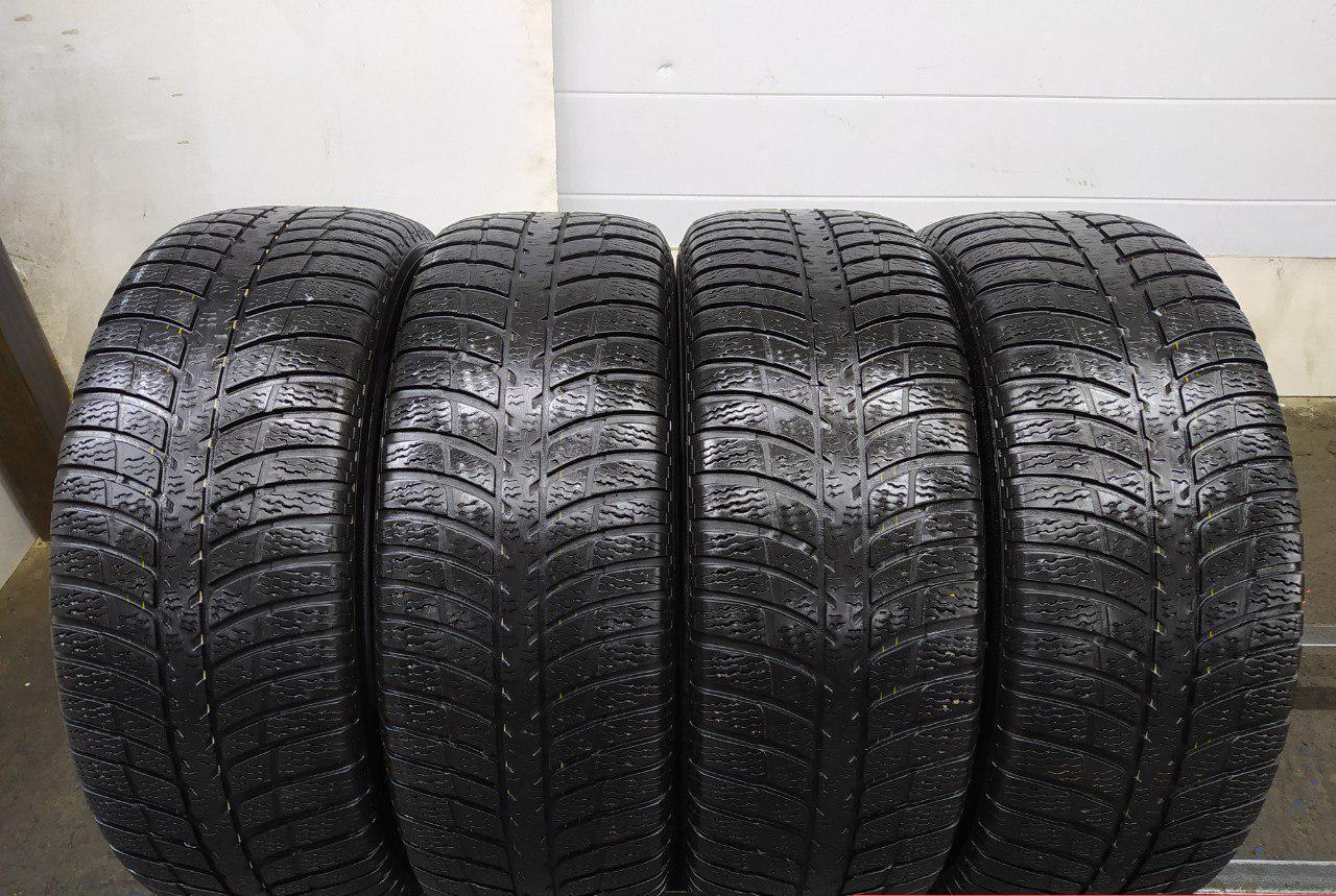 Резина Kumho I’Zen KW23 225 60 17 БУ Шины 225 60 Зимние купить онлайн со скидкой 10% за 3300 руб.  Скидка, распродажа. Купить онлайн недорого. Уценка