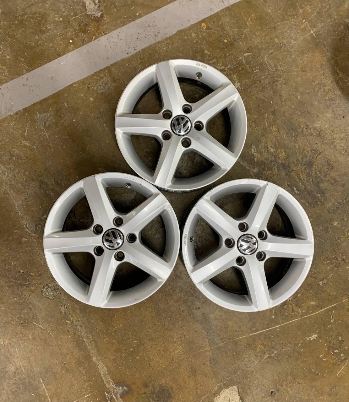 Колесные диски Volkswagen 6xR15/5×112 57.1. Цена 7600 руб, вместо 8436 руб. Скидка 10%, распродажа. Купить онлайн недорого. Уценка