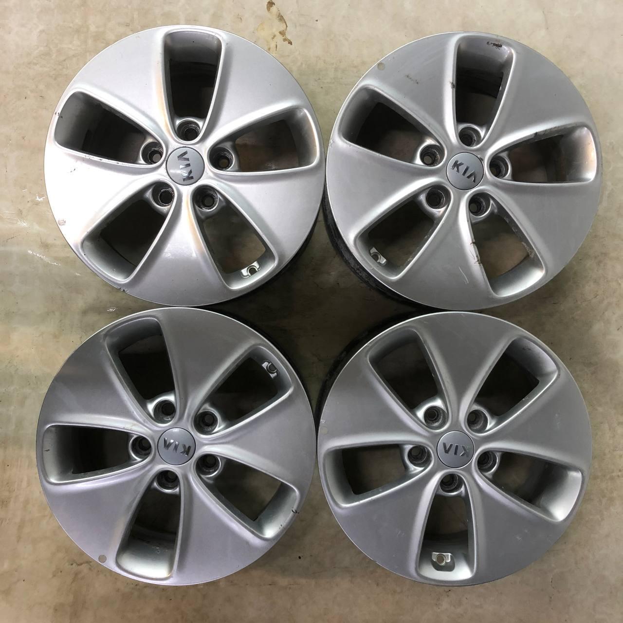 Резина Колесные диски Kia 6.5xR16/5×114.3 67.1 купить онлайн со скидкой 10% за 8400 руб.  Скидка, распродажа. Купить онлайн недорого. Уценка